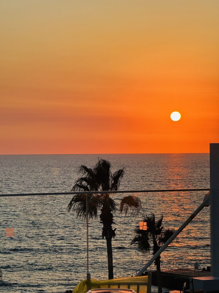 Sunset over the sea, Paphos, Cyprus / Naplemente a tenger felett, Paphos / Ηλιοβασιλεμα πανω απο τη θαλασσα, Παφος