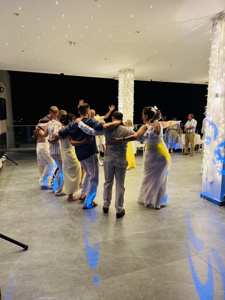 Full wedding dance floor, Paphos, Cyprus / Telt eskuvoi tancparkett, Paphos / Γεματη πιστα χορου σε γαμο, Παφος